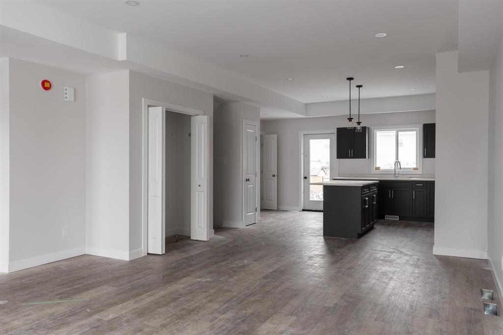 154 Sterling Crescent, Steinbach, Manitoba  R5G 2P9 - Photo 3 - 202603251