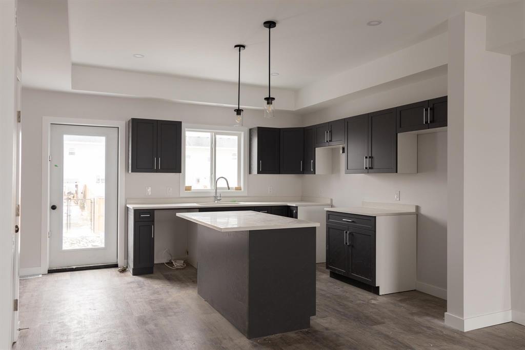 154 Sterling Crescent, Steinbach, Manitoba  R5G 2P9 - Photo 5 - 202603251