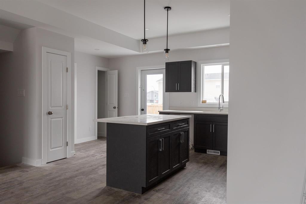 154 Sterling Crescent, Steinbach, Manitoba  R5G 2P9 - Photo 6 - 202603251