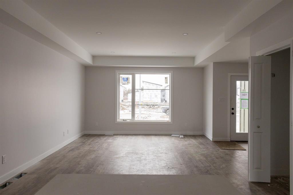 154 Sterling Crescent, Steinbach, Manitoba  R5G 2P9 - Photo 8 - 202603251