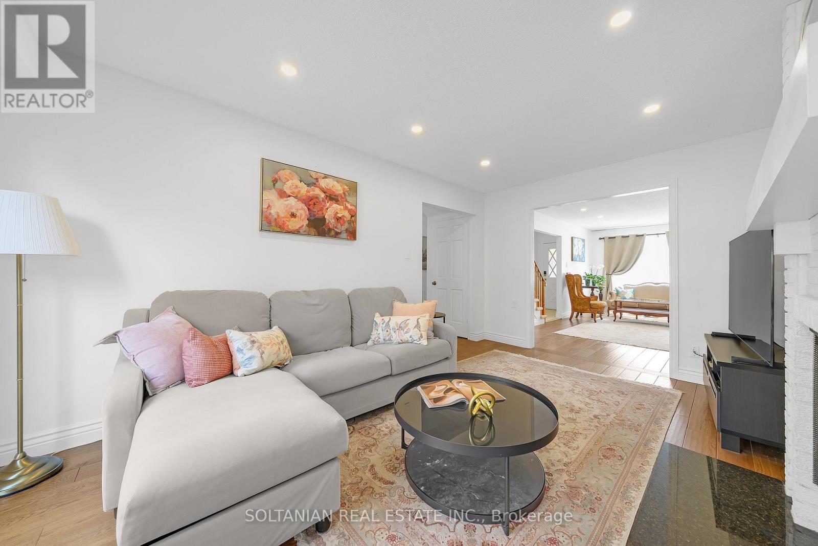 54 Braeburn Drive, Markham (Aileen-Willowbrook), Ontario  L3T 4W8 - Photo 2 - N12925776