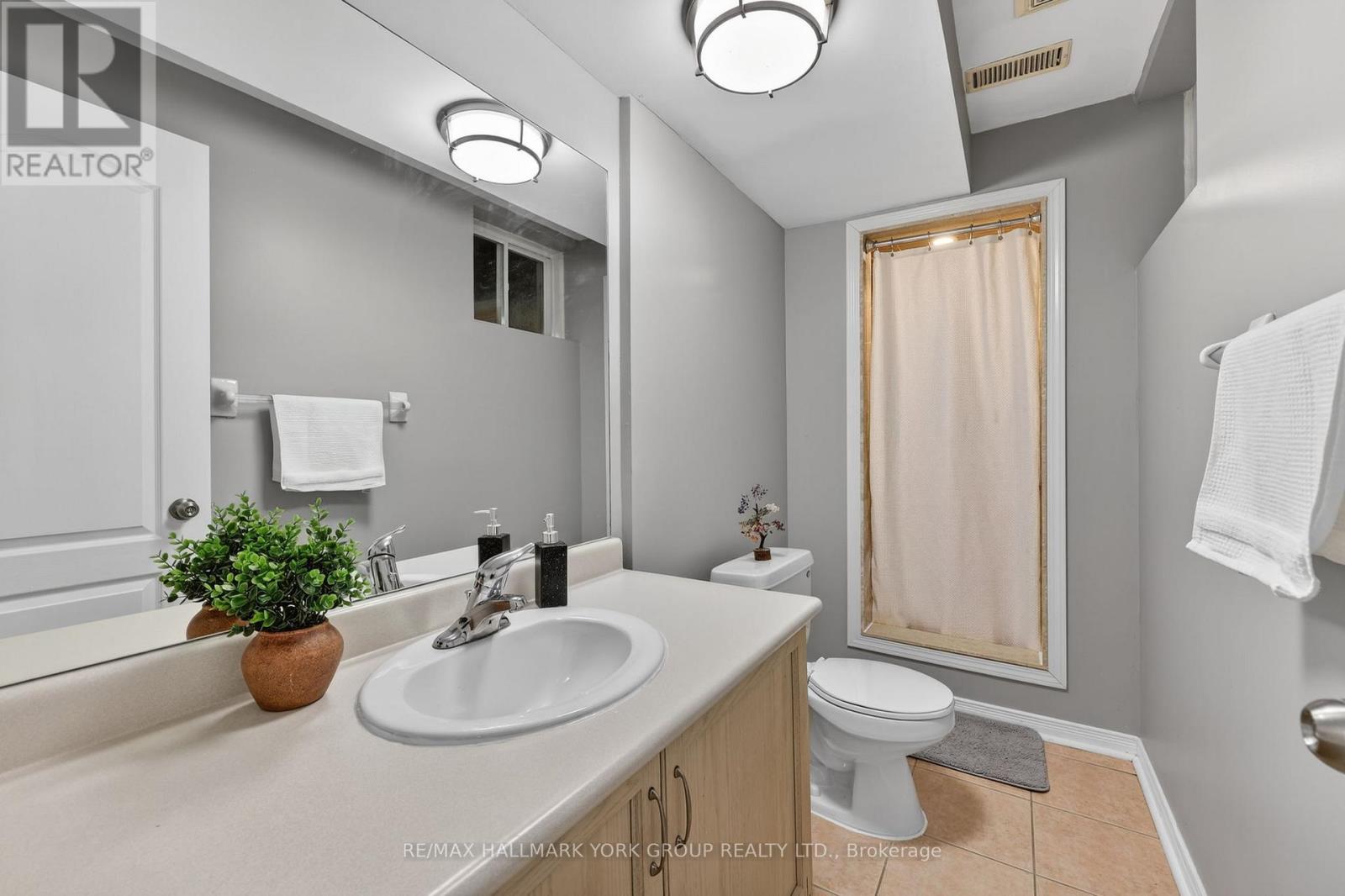 17 Lookout Street, Essa, Ontario  L3W 0C3 - Photo 12 - N12925860