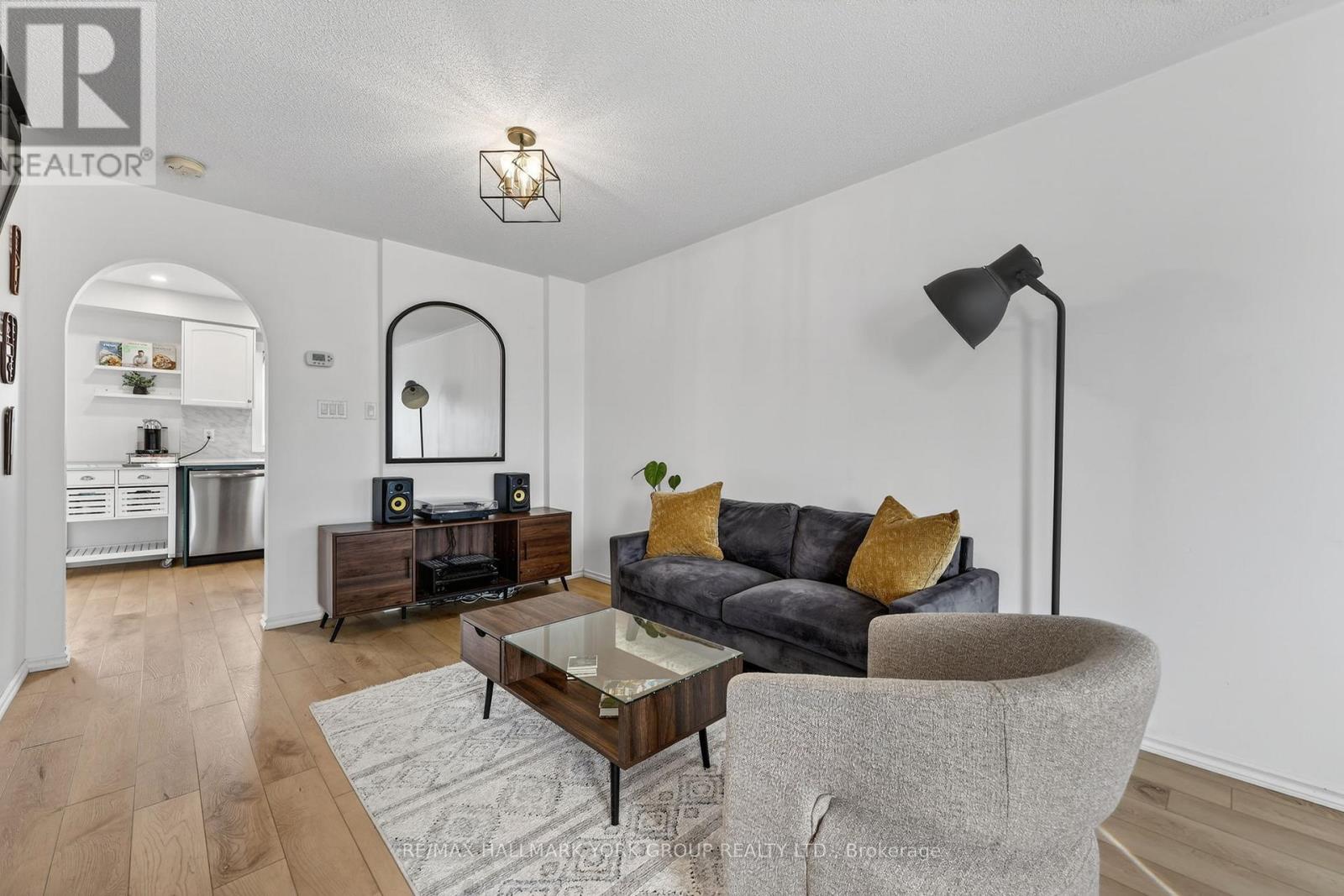 17 Lookout Street, Essa, Ontario  L3W 0C3 - Photo 2 - N12925860