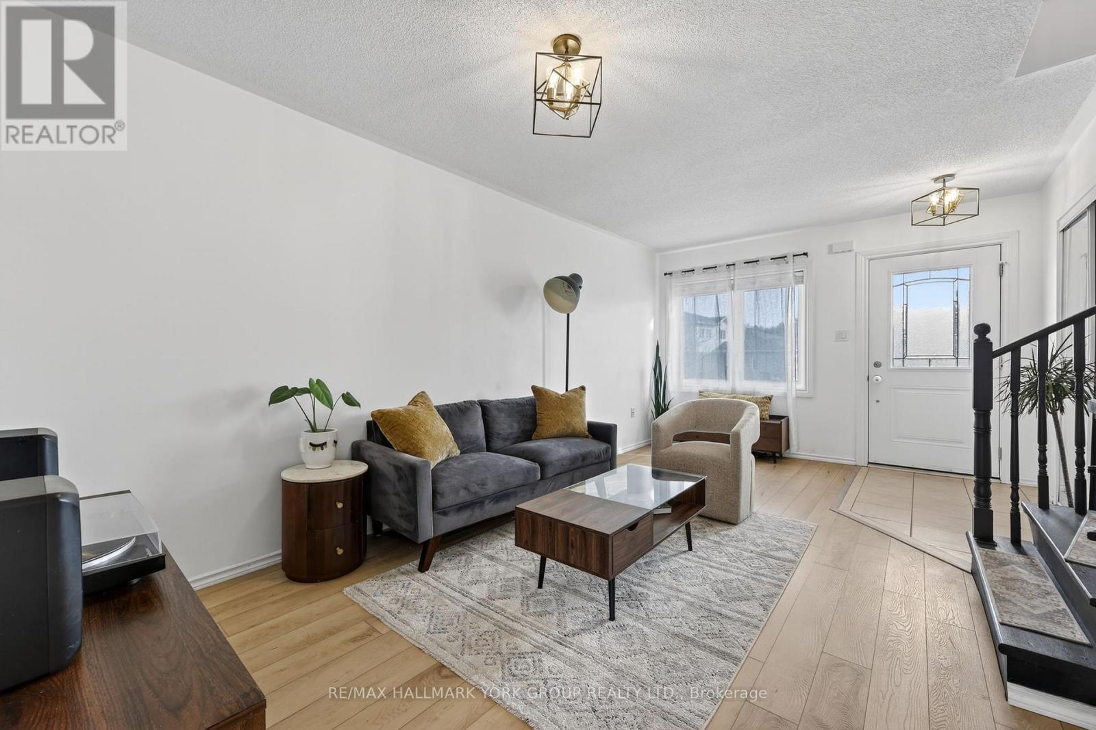 17 Lookout Street, Essa, Ontario  L3W 0C3 - Photo 4 - N12925860