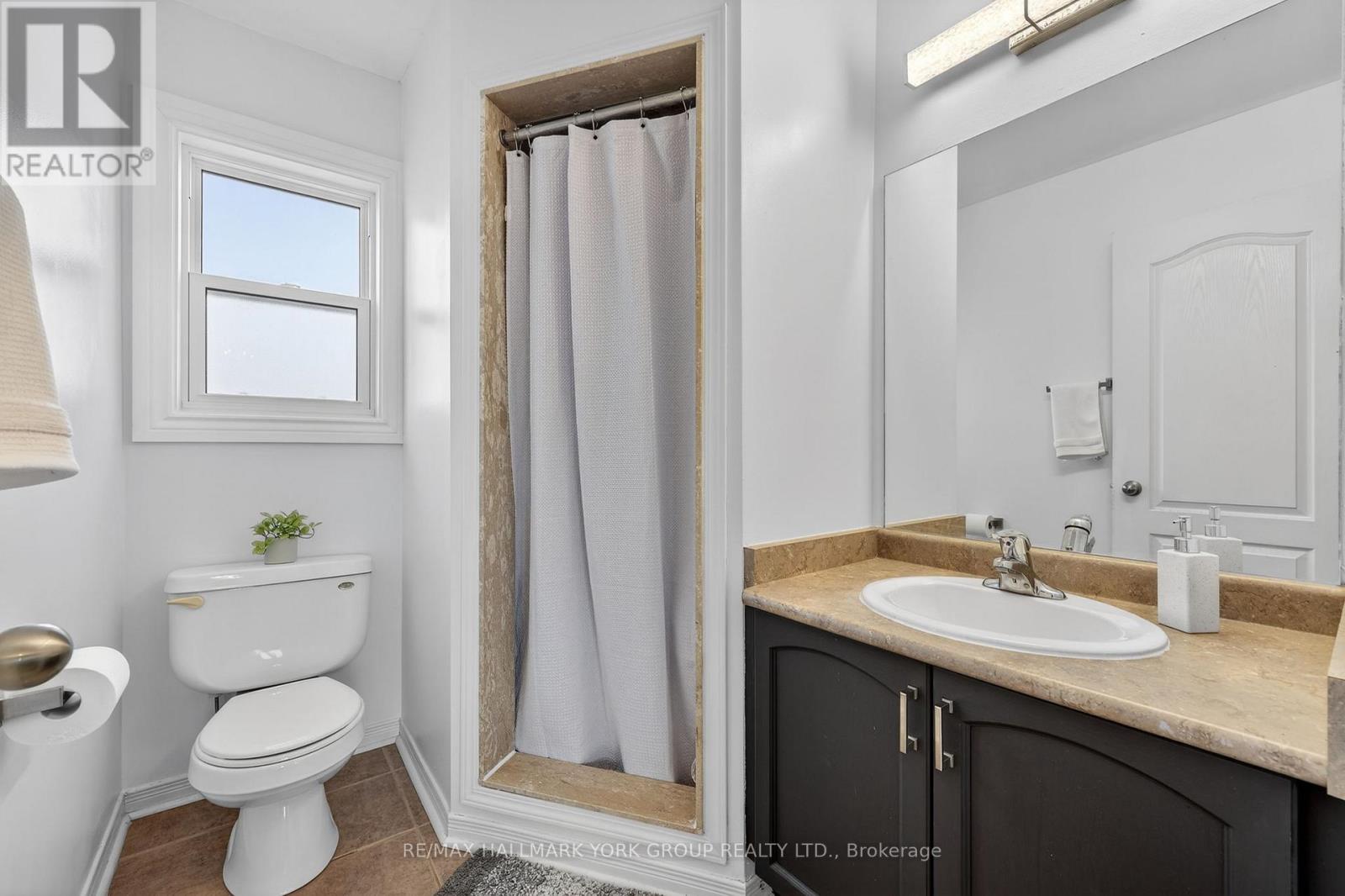 17 Lookout Street, Essa, Ontario  L3W 0C3 - Photo 8 - N12925860