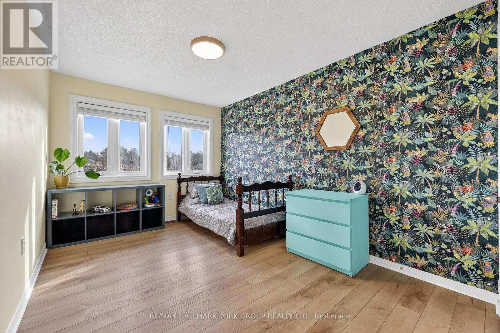 17 Lookout Street, Essa, Ontario  L3W 0C3 - Photo 9 - N12925860