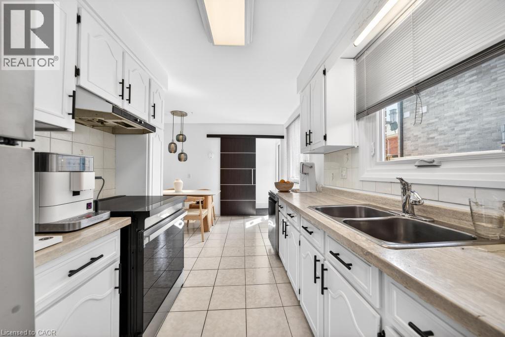 19 Glen Forest Drive, Hamilton, Ontario  L8K 5V7 - Photo 4 - 40815357