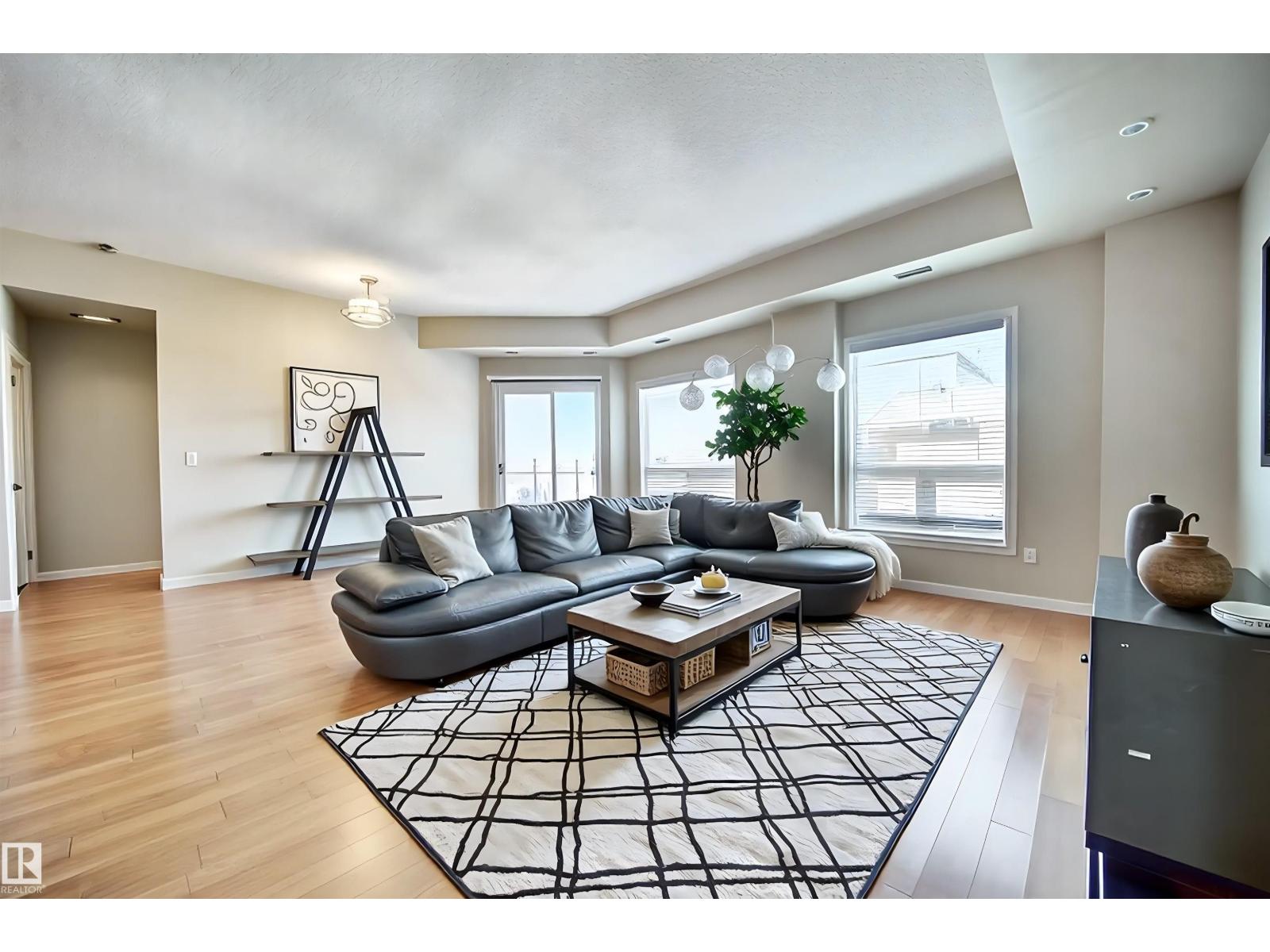 #1206 9819 104 St Nw, Edmonton, Alberta  T5K 0Y8 - Photo 3 - E4479131