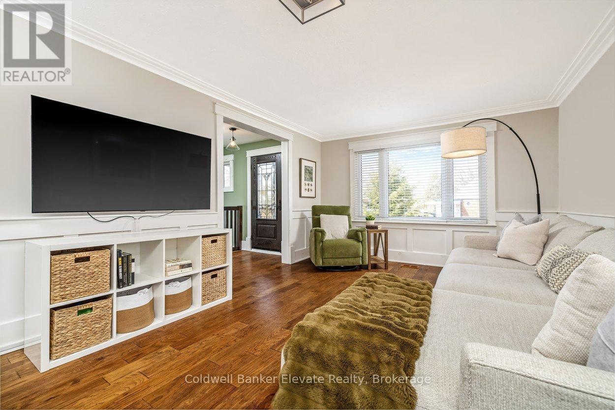 268 Peel Street, Halton Hills, Ontario  L7J 1M8 - Photo 10 - W12925766