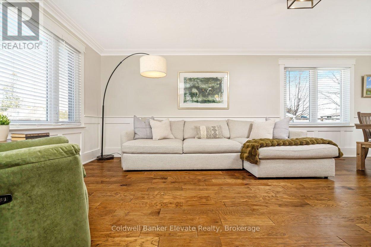 268 Peel Street, Halton Hills, Ontario  L7J 1M8 - Photo 11 - W12925766