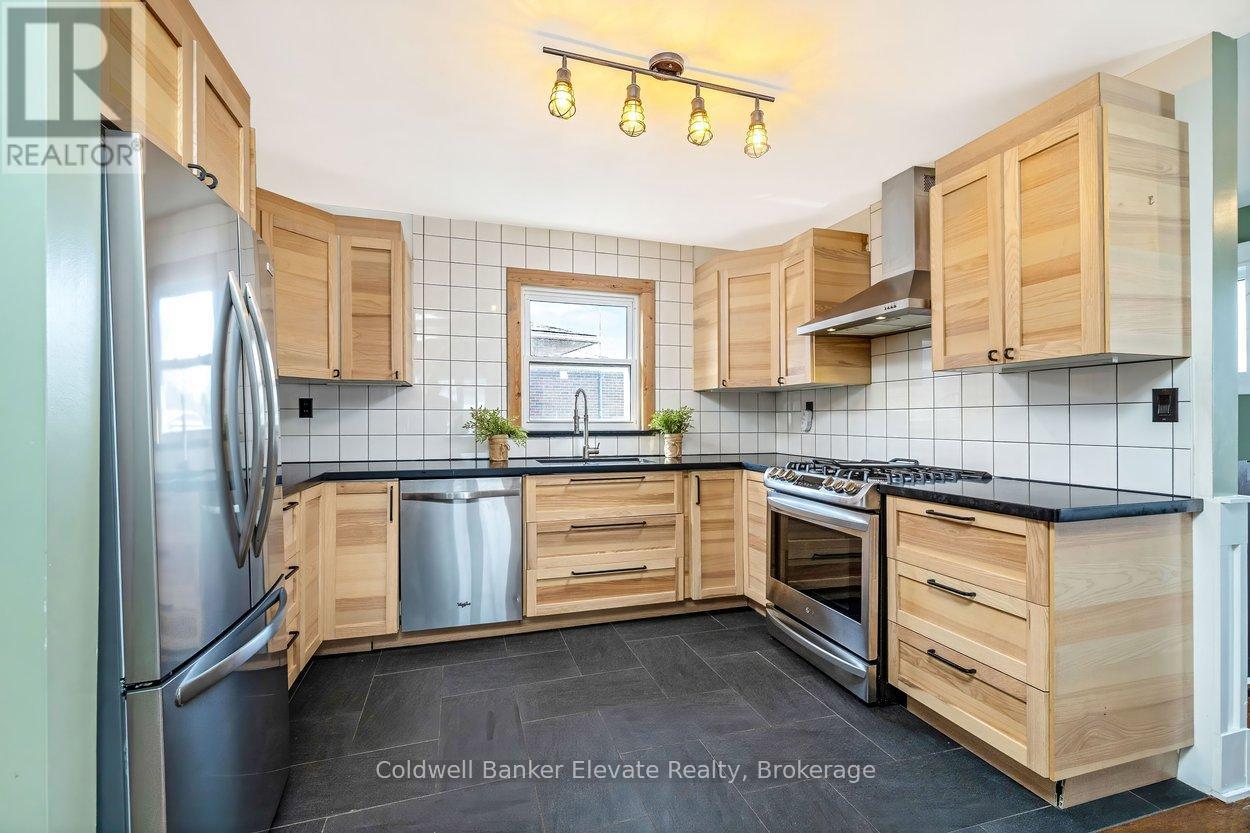 268 Peel Street, Halton Hills, Ontario  L7J 1M8 - Photo 17 - W12925766