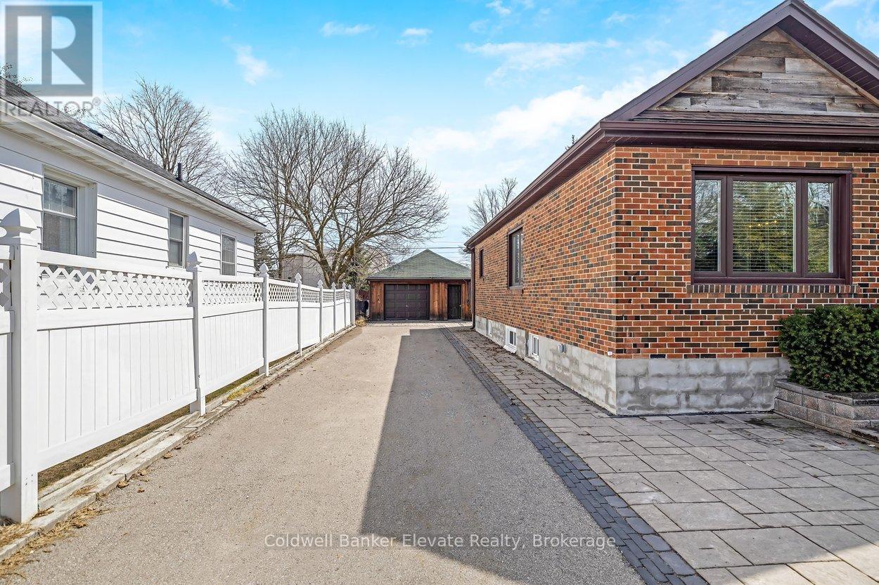 268 Peel Street, Halton Hills, Ontario  L7J 1M8 - Photo 39 - W12925766