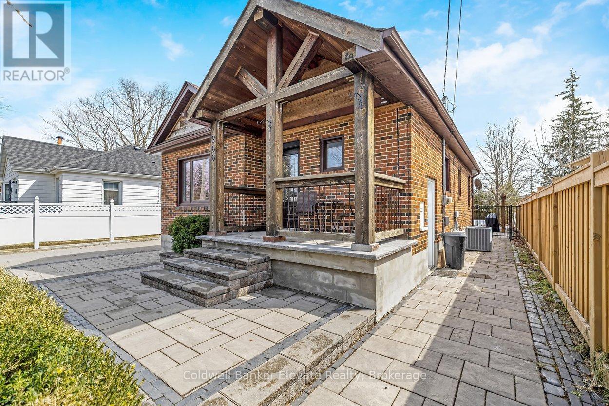 268 Peel Street, Halton Hills, Ontario  L7J 1M8 - Photo 6 - W12925766