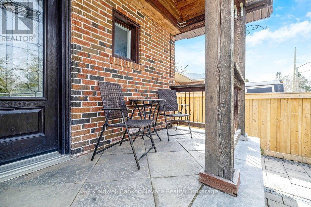 268 Peel Street, Halton Hills, Ontario  L7J 1M8 - Photo 8 - W12925766