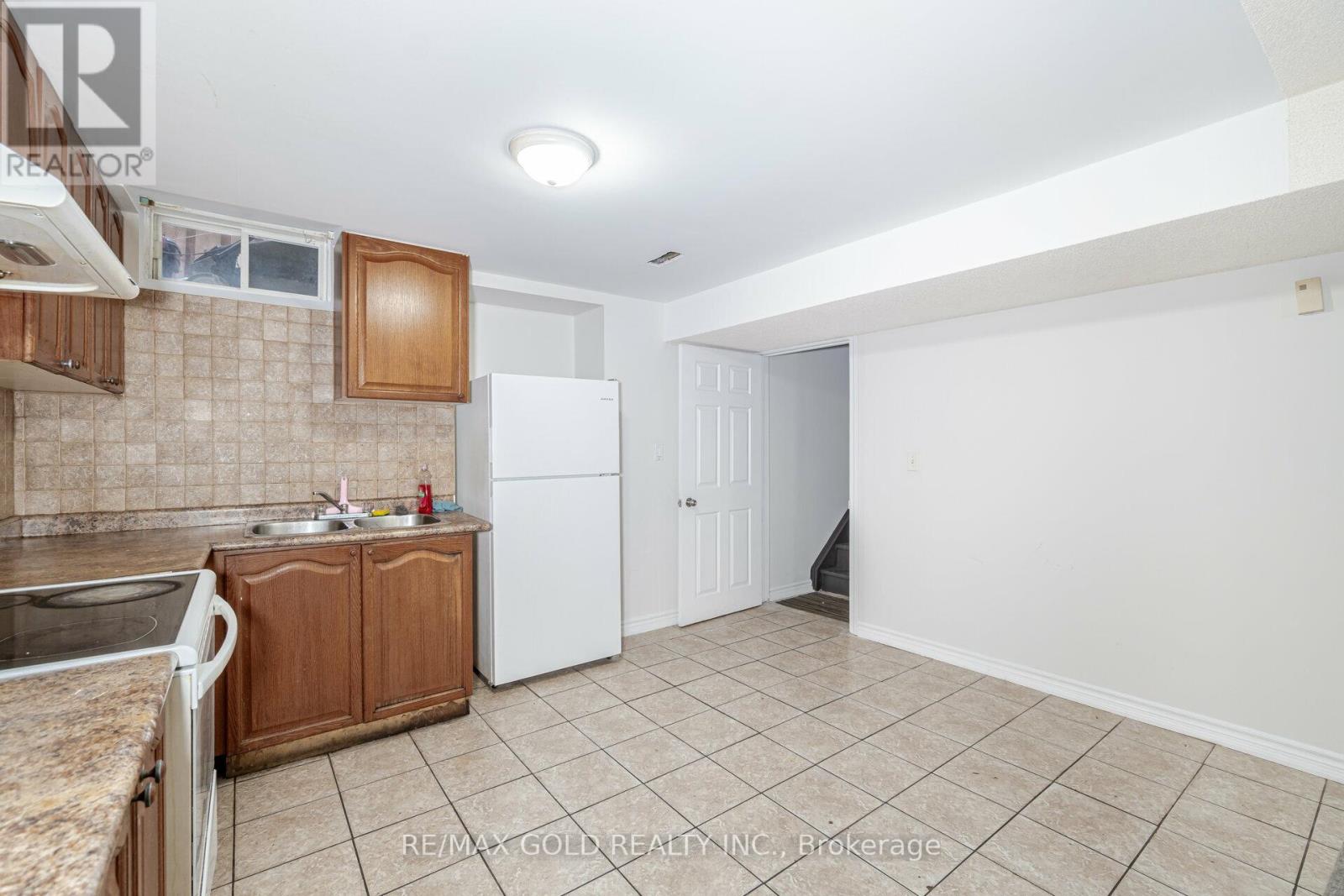 29 Ocean Ridge Drive, Brampton, Ontario  L6R 3K5 - Photo 7 - W12925784