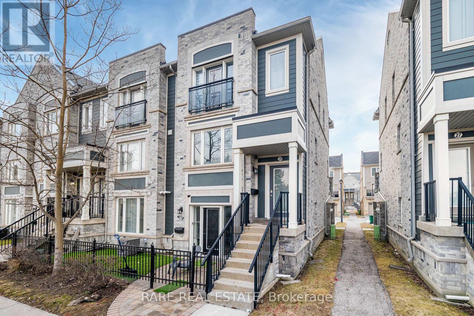 28 - 60 Fairwood Circle, Brampton, Ontario  L6R 0Y6 - Photo 2 - W12925796