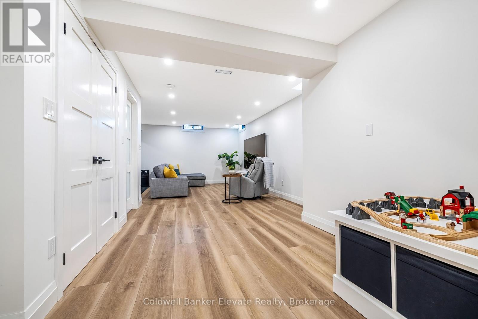 3017 Silverthorn Drive, Oakville, Ontario  L6L 5N4 - Photo 37 - W12925828