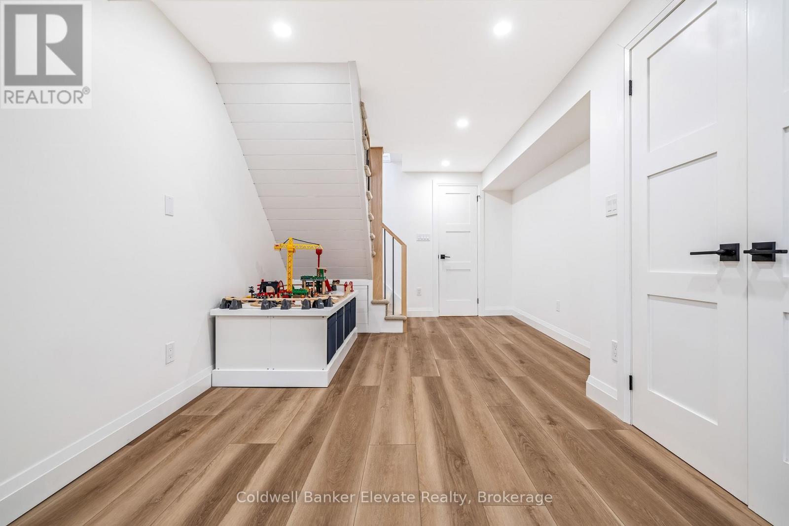 3017 Silverthorn Drive, Oakville, Ontario  L6L 5N4 - Photo 38 - W12925828