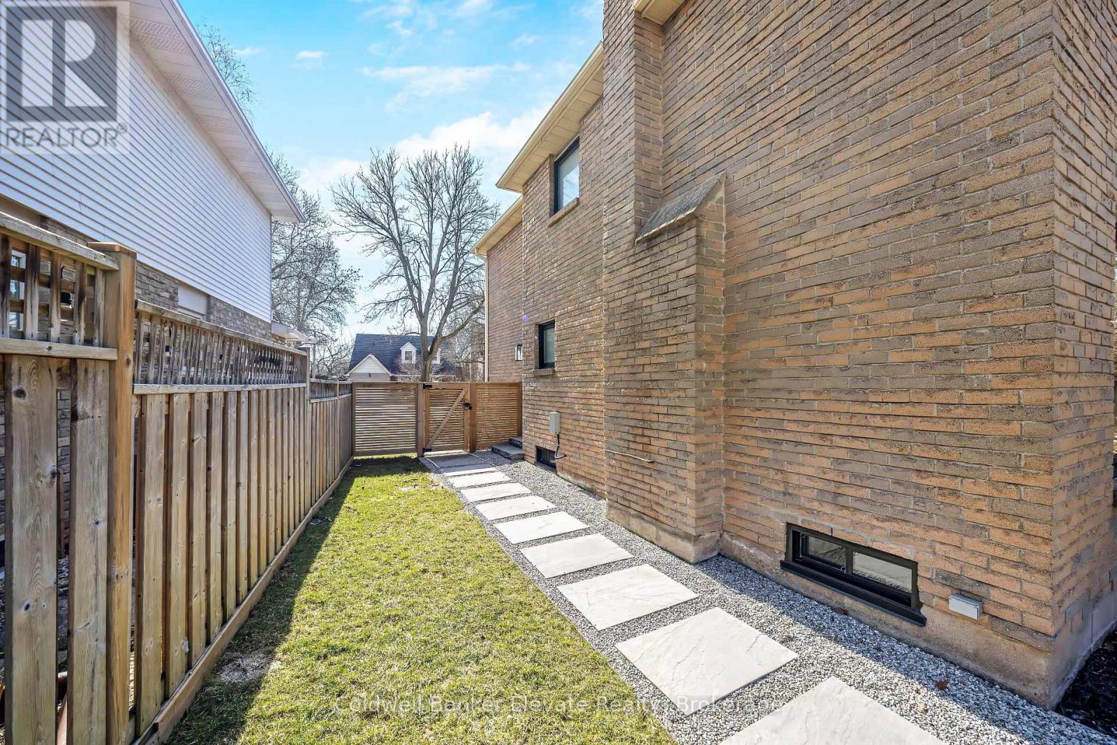 3017 Silverthorn Drive, Oakville, Ontario  L6L 5N4 - Photo 45 - W12925828