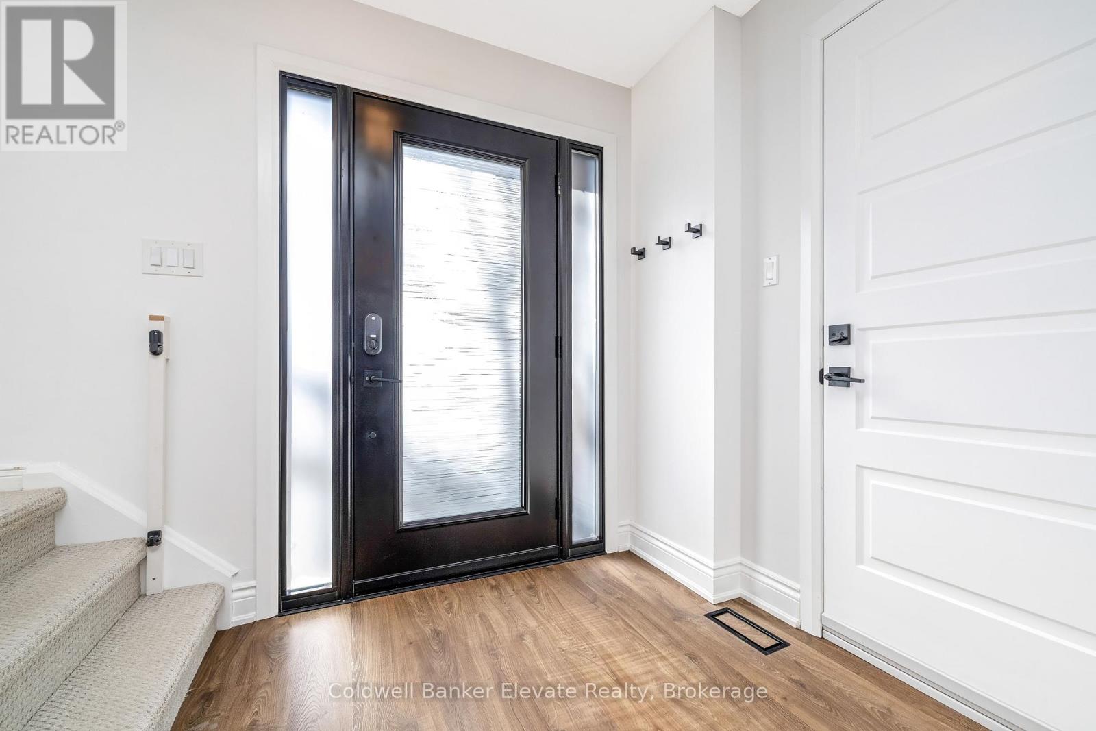 3017 Silverthorn Drive, Oakville, Ontario  L6L 5N4 - Photo 7 - W12925828