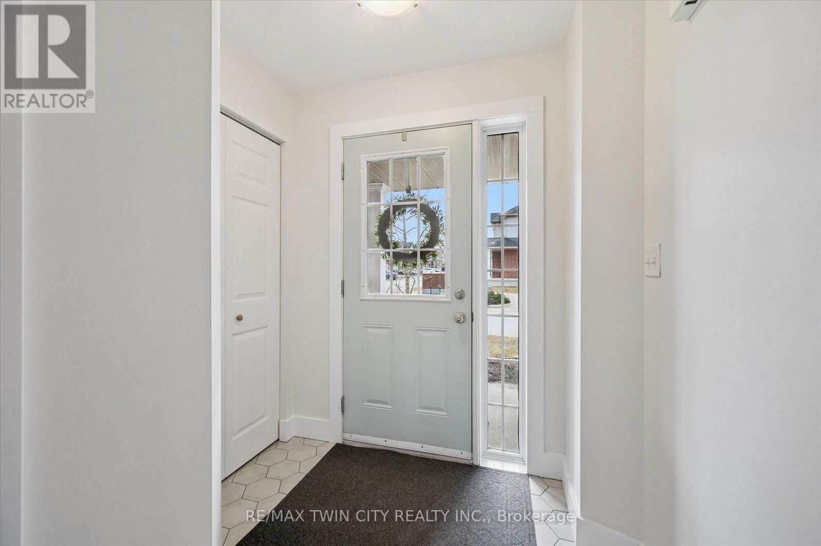 7 - 468 Doon Drive S, Kitchener, Ontario  N2P 0A2 - Photo 4 - X12925772