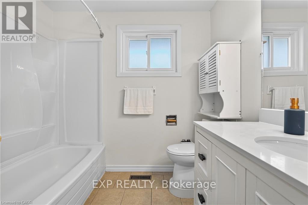 Upper - 146 Appalachian Crescent, Kitchener, Ontario  N2E 1A4 - Photo 9 - X12925864