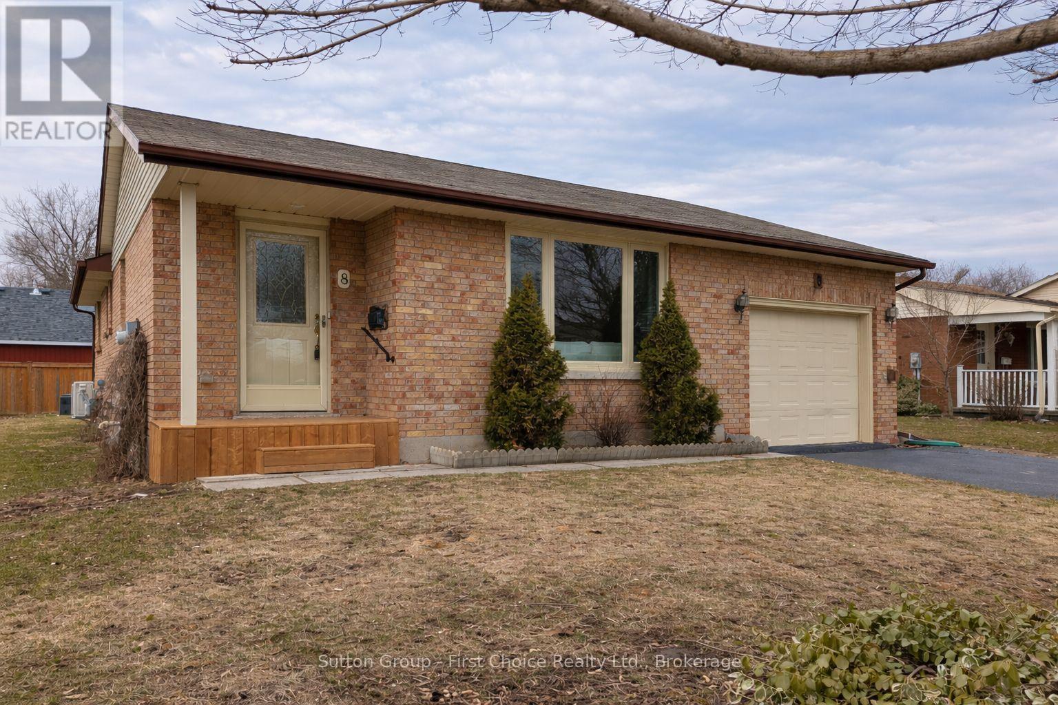 8 DUNSFORD CRESCENT, St. Marys, Ontario