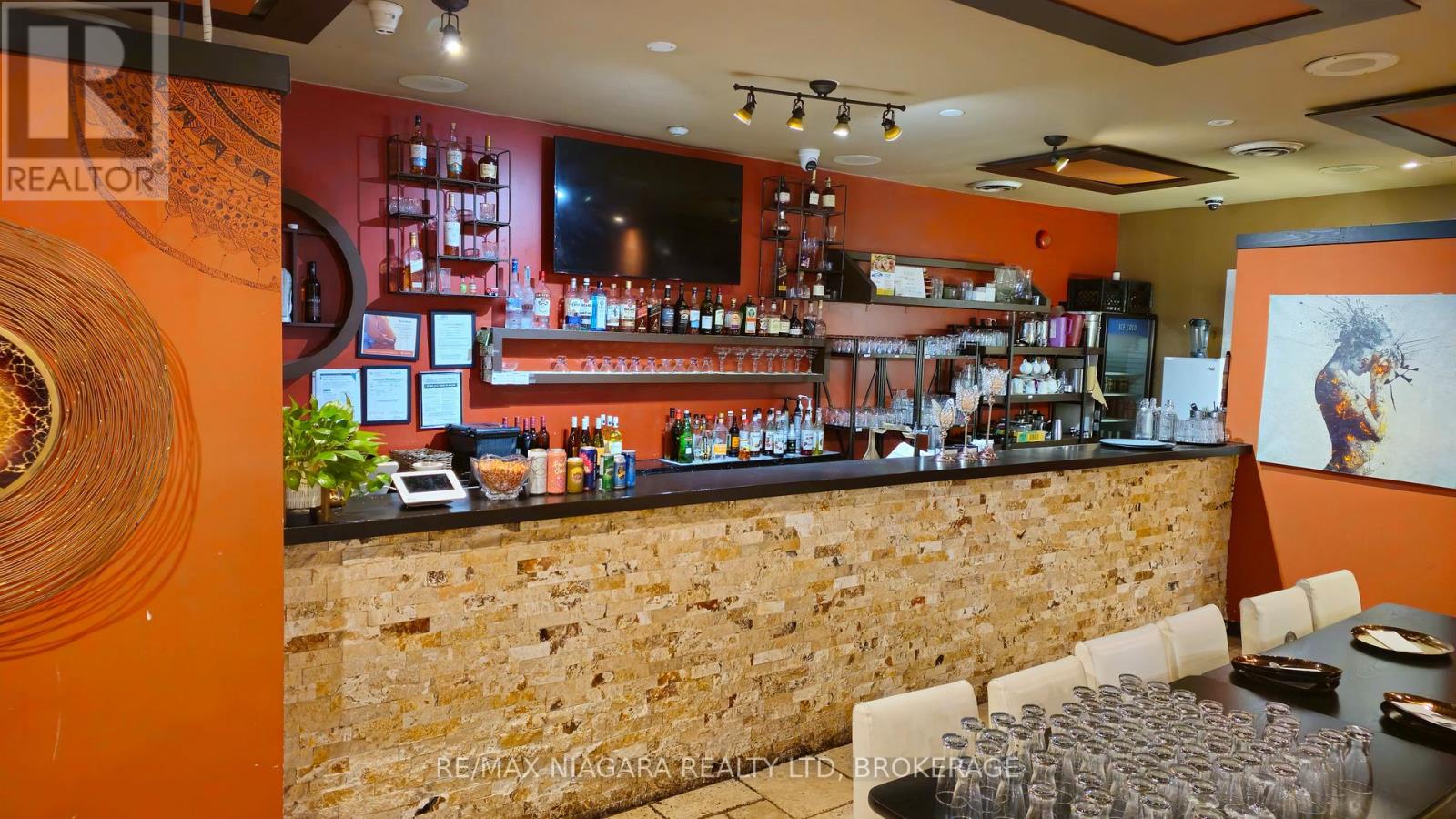 5993 Stanley Avenue, Niagara Falls, Ontario  L2G 3Y2 - Photo 3 - X12858656