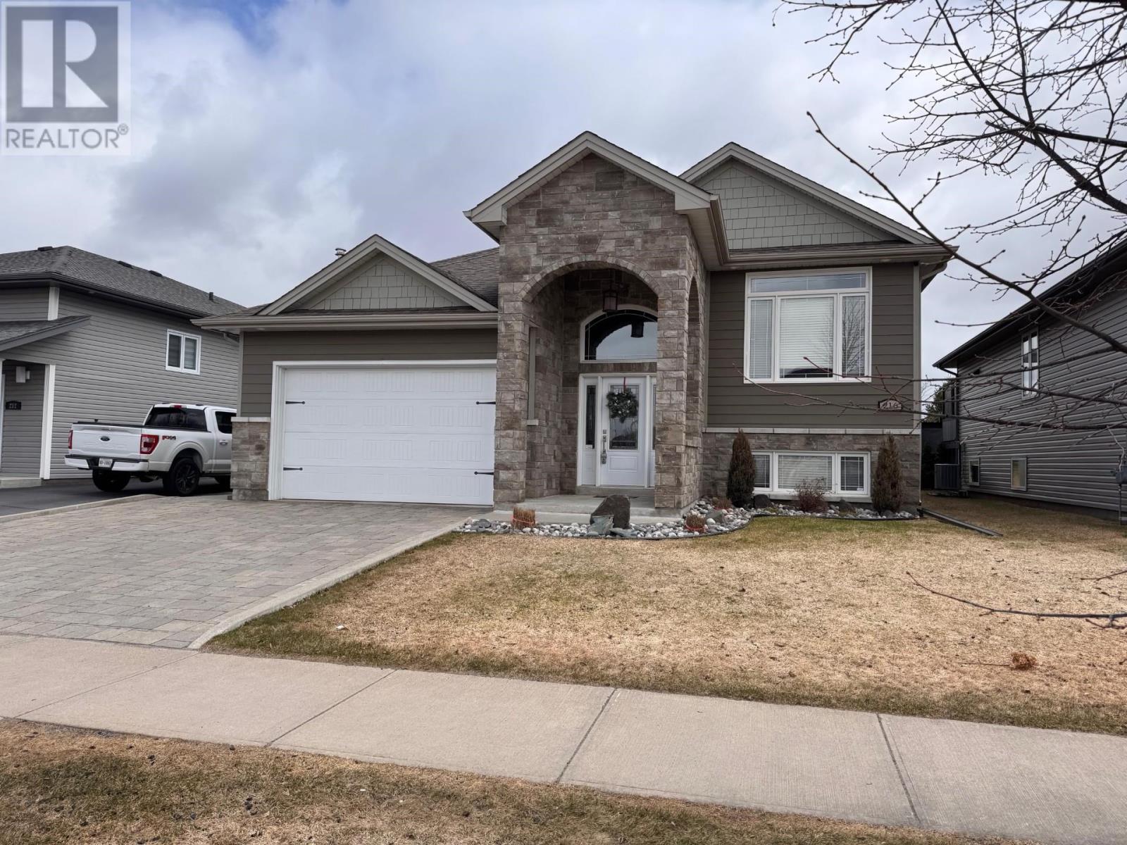 216 Cougar CRES, thunder bay, Ontario