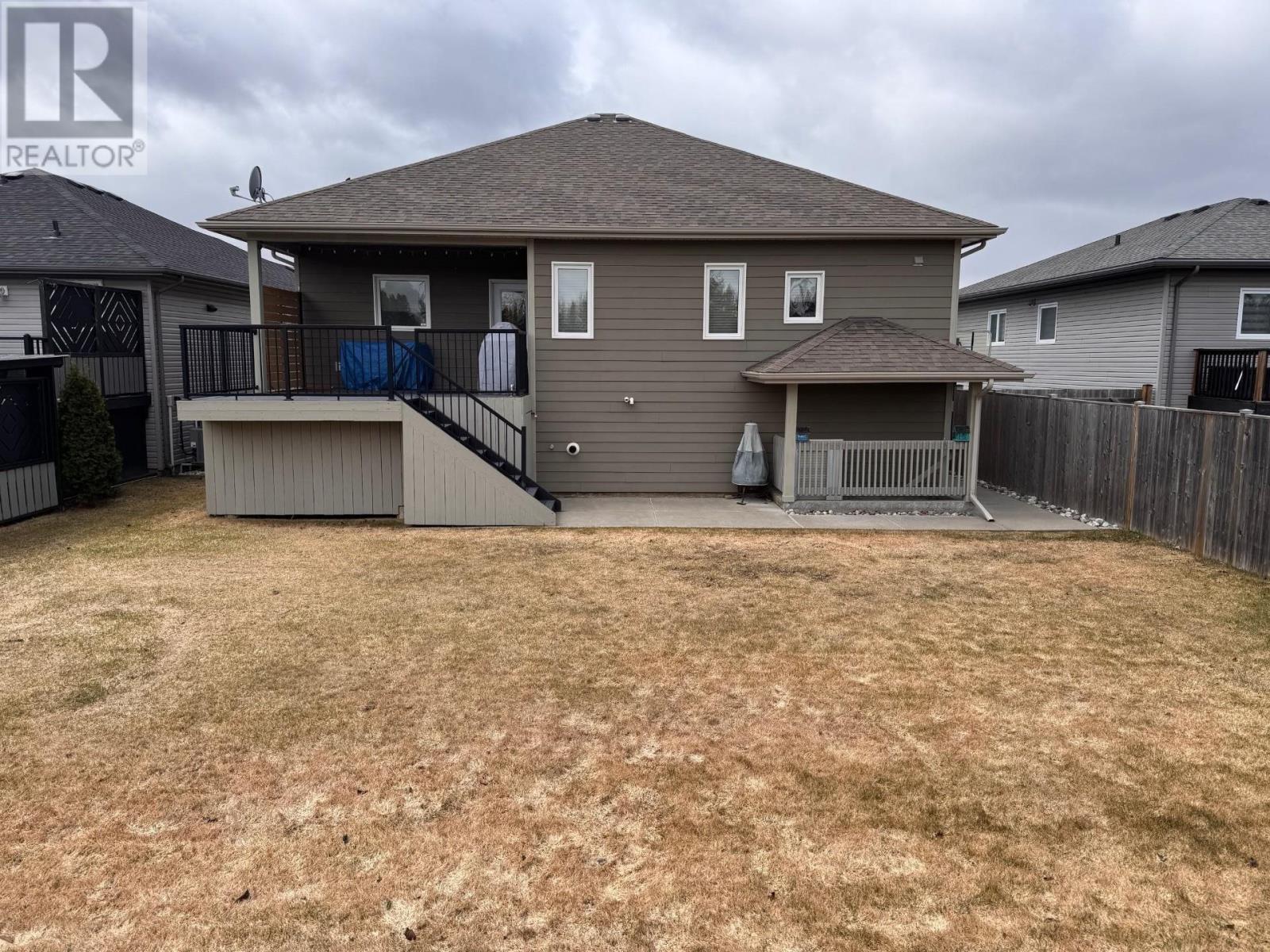 216 Cougar Cres, Thunder Bay, Ontario  P7C 0B2 - Photo 2 - TB2600549