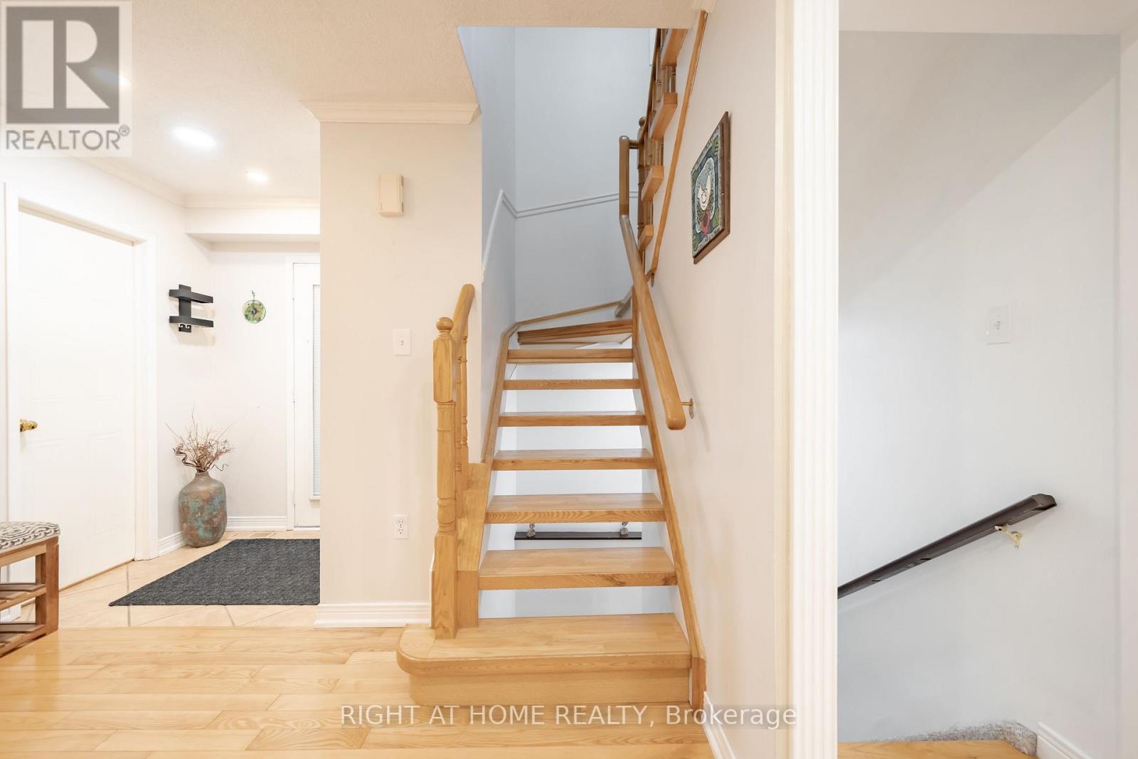 21 - 370 Riddell Court, Newmarket, Ontario  L3Y 8M8 - Photo 6 - N12918240