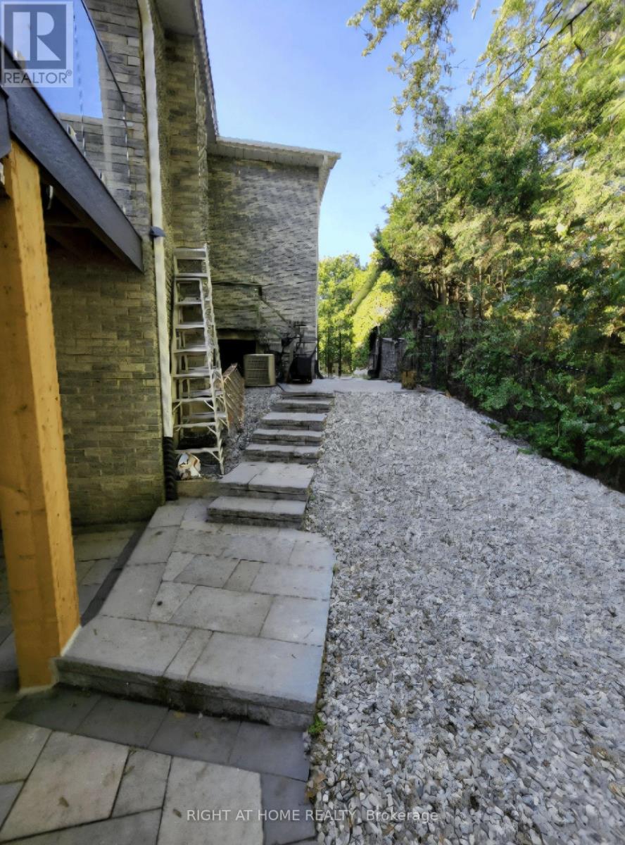 Unit#1 - 5 Black Willow Court, Richmond Hill, Ontario  L4E 2M7 - Photo 3 - N12922140