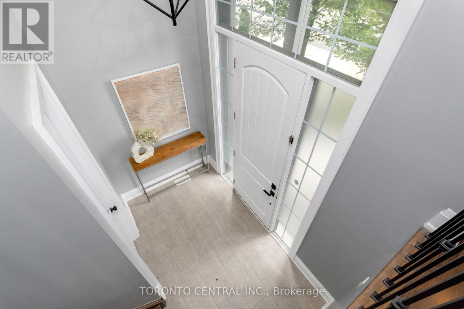 9 Chimney Swift Court, Toronto, Ontario  M9B 0C6 - Photo 4 - W12844654