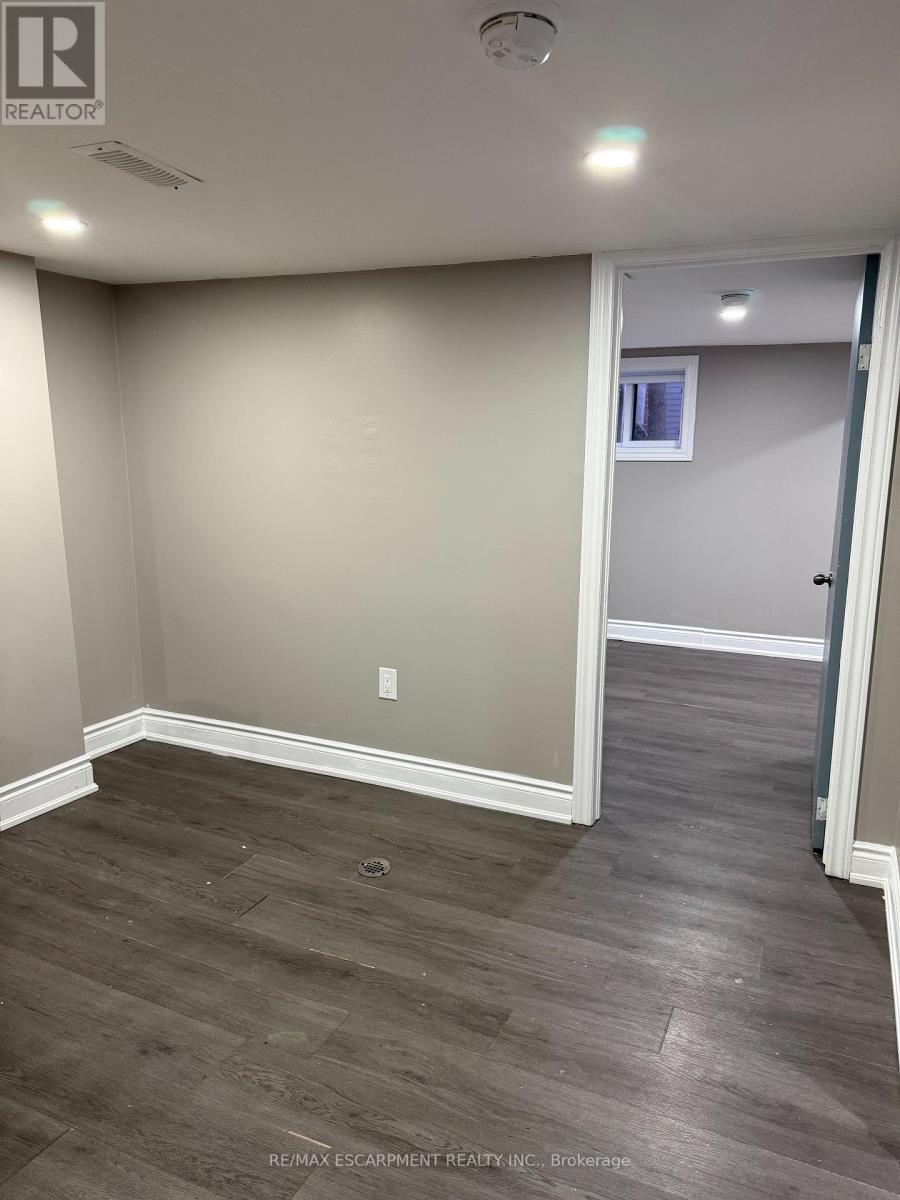 Lower - 22 Graham Avenue N, Hamilton, Ontario  L8H 4J7 - Photo 8 - X12809304