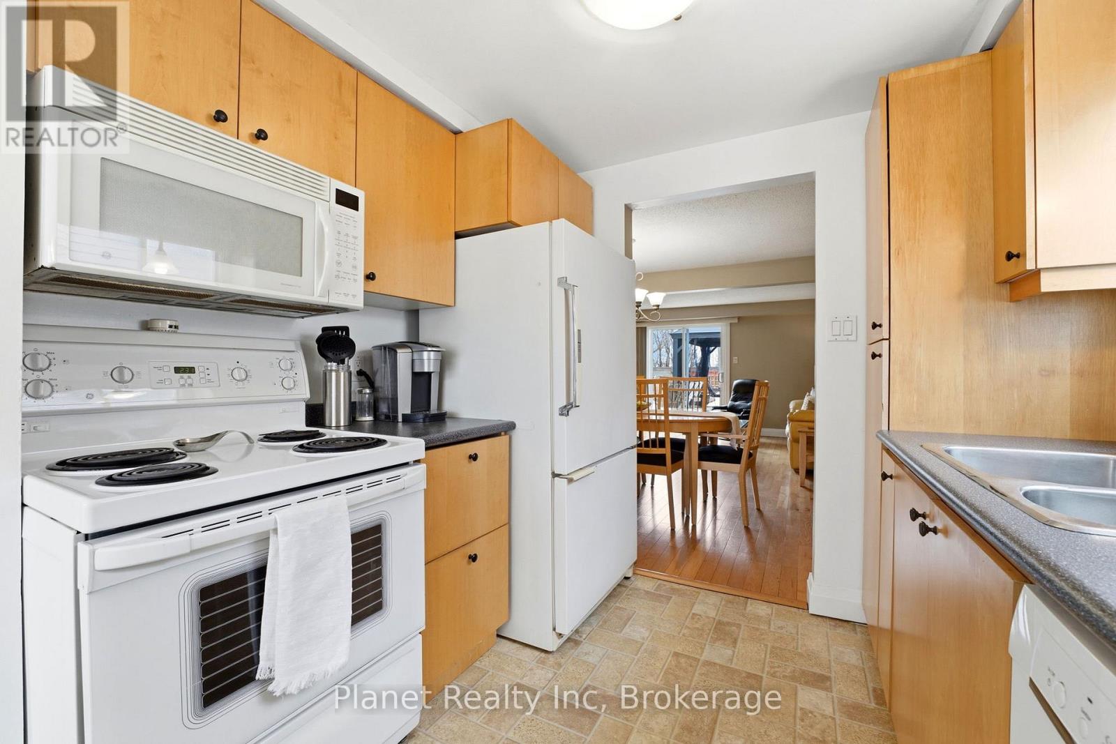 155 Foxhunt Road, Waterloo, Ontario  N2K 2R8 - Photo 11 - X12925946