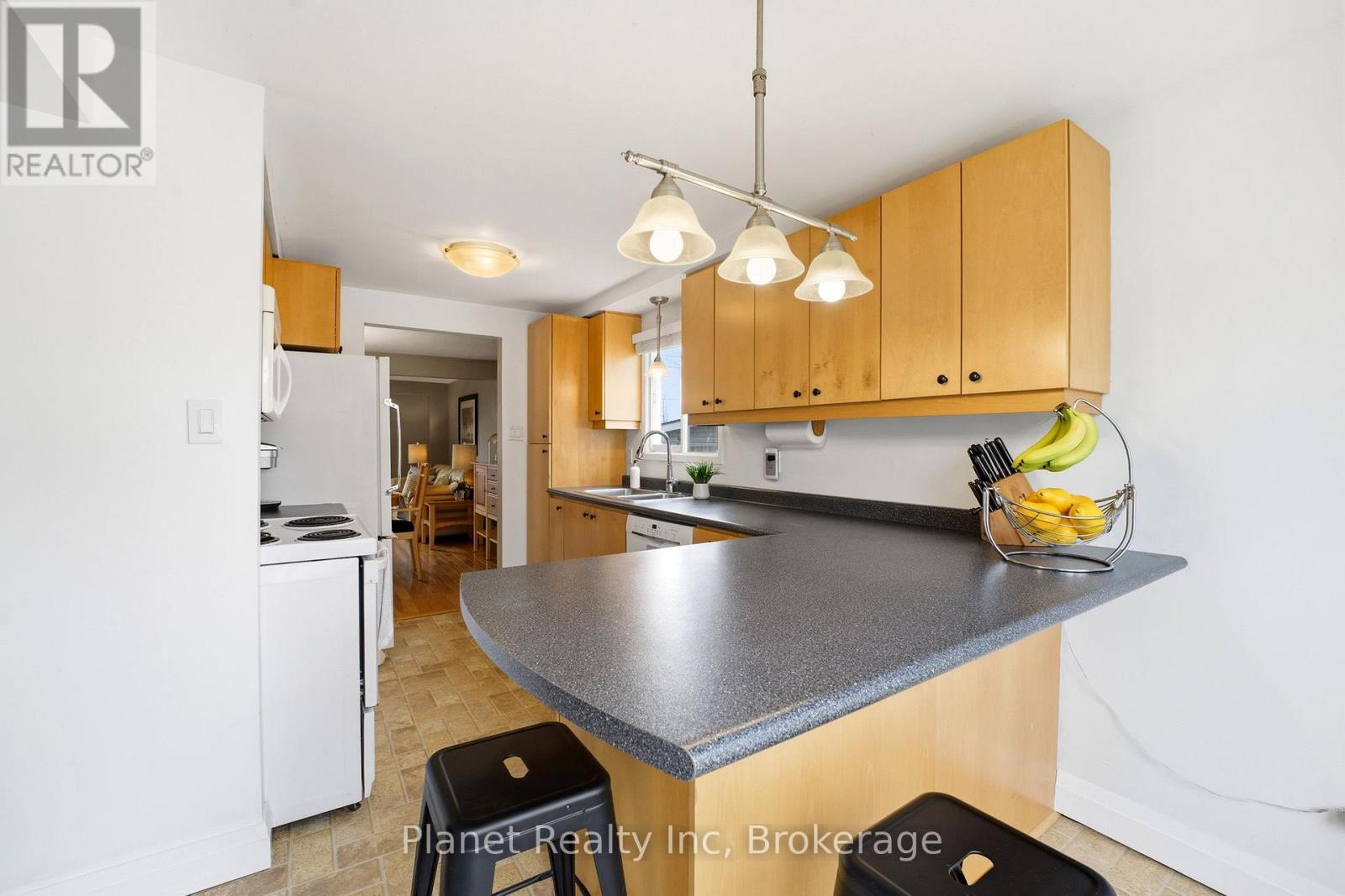 155 Foxhunt Road, Waterloo, Ontario  N2K 2R8 - Photo 12 - X12925946