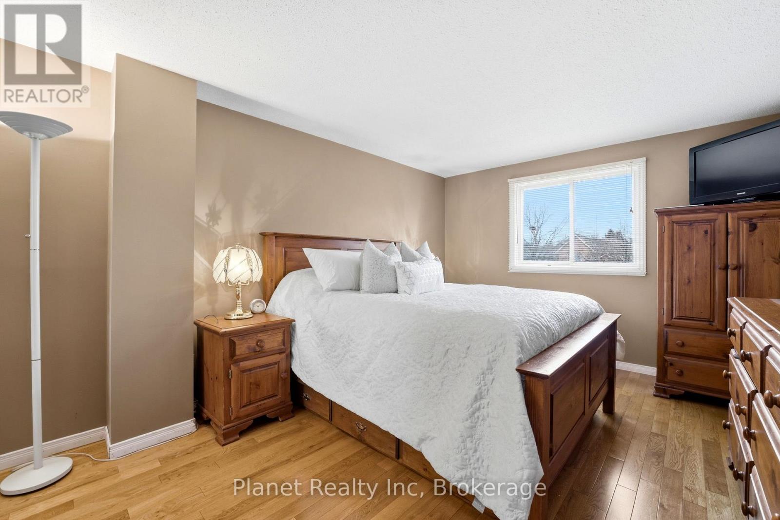 155 Foxhunt Road, Waterloo, Ontario  N2K 2R8 - Photo 16 - X12925946