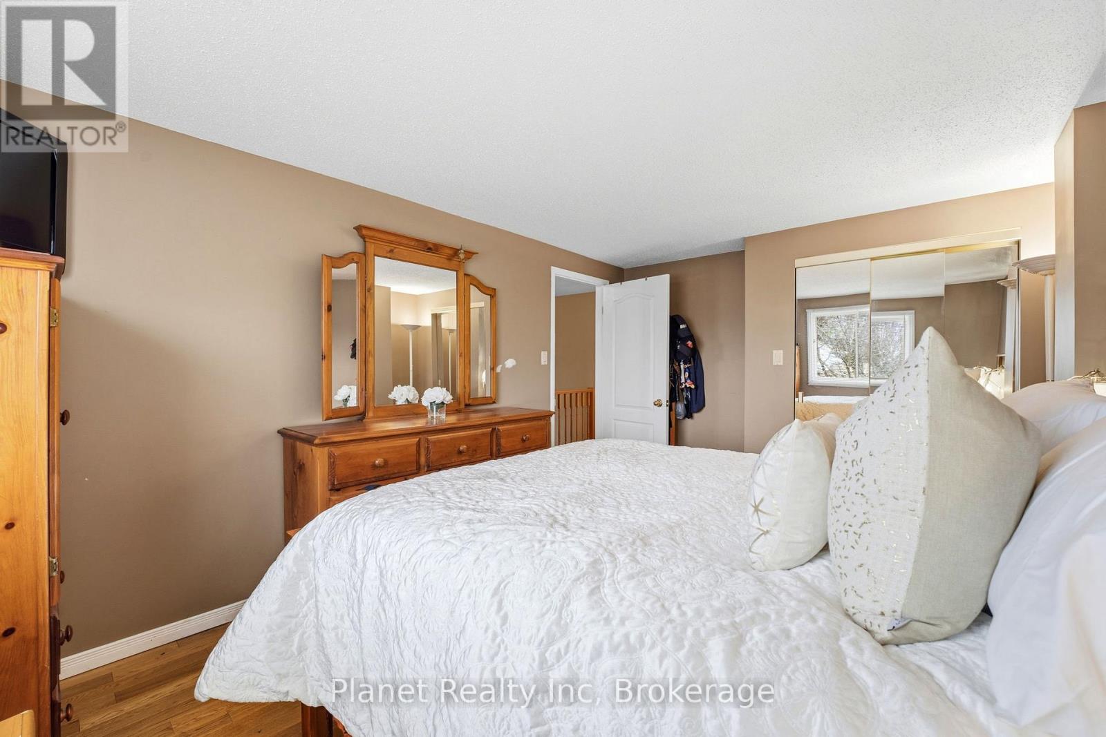 155 Foxhunt Road, Waterloo, Ontario  N2K 2R8 - Photo 17 - X12925946