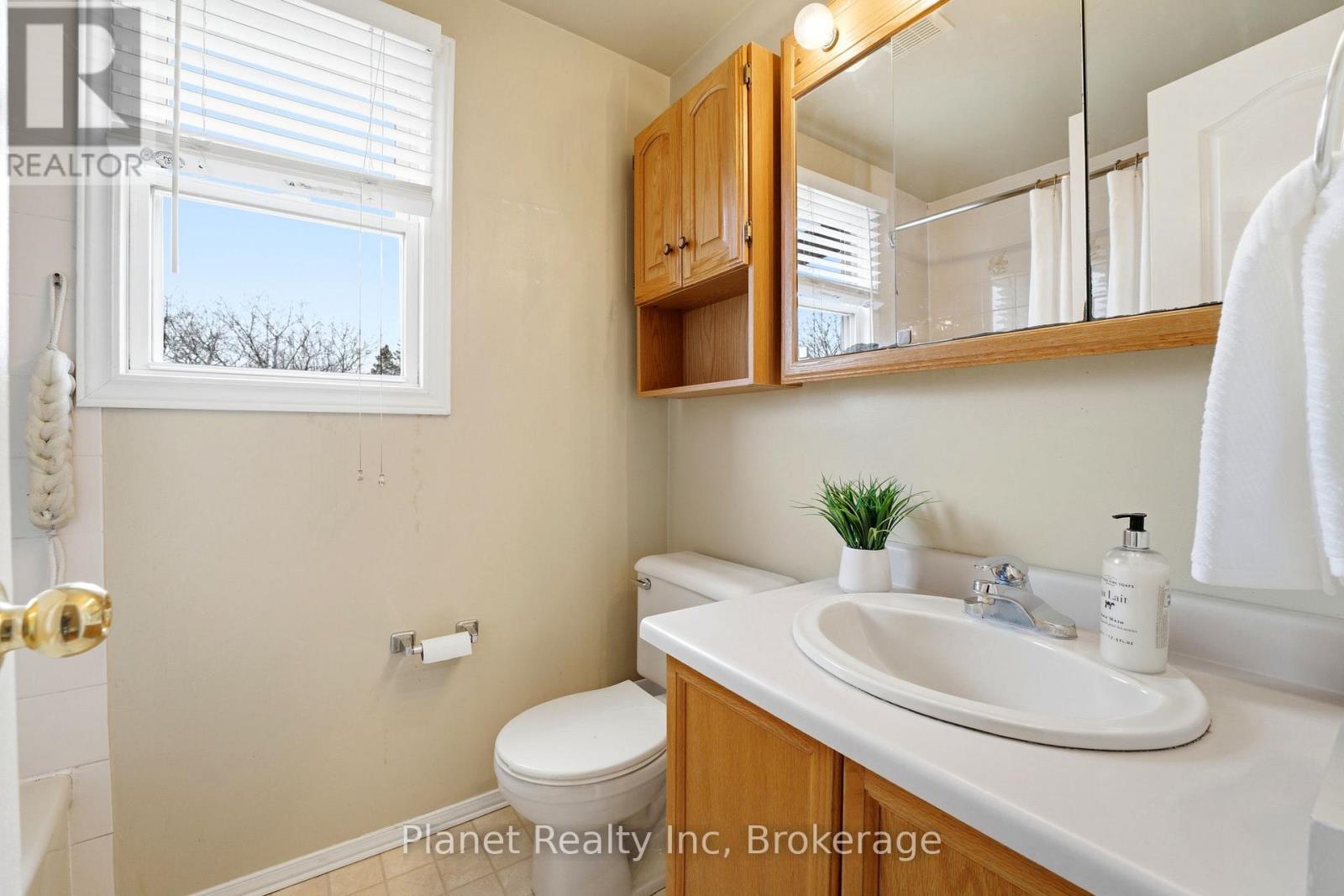 155 Foxhunt Road, Waterloo, Ontario  N2K 2R8 - Photo 18 - X12925946