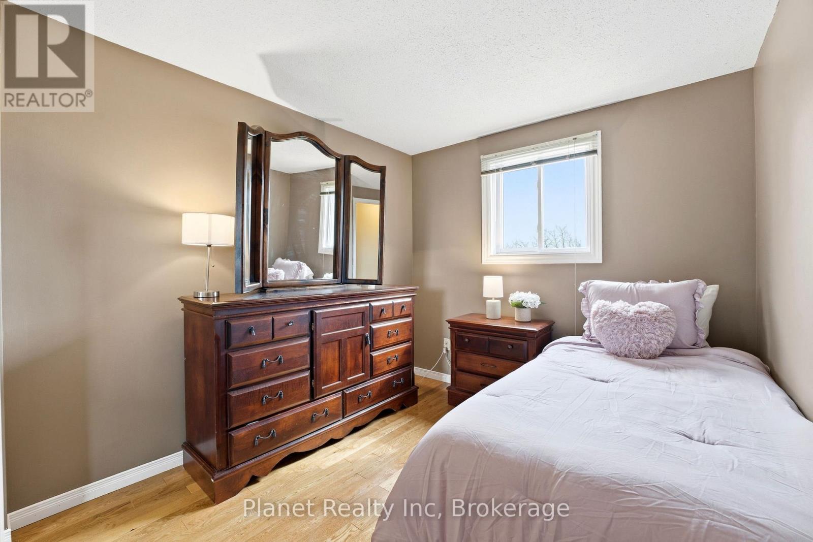 155 Foxhunt Road, Waterloo, Ontario  N2K 2R8 - Photo 19 - X12925946