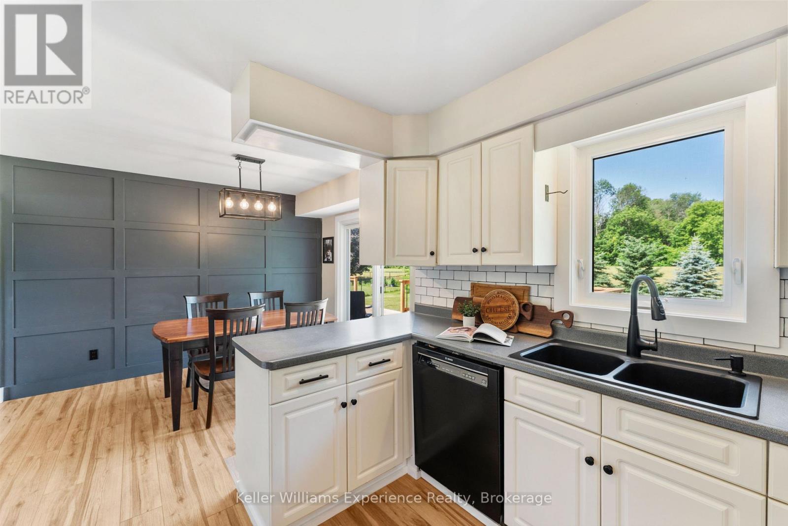 110 Mary Avenue, Georgian Bluffs, Ontario  N4K 5N5 - Photo 12 - X12926048