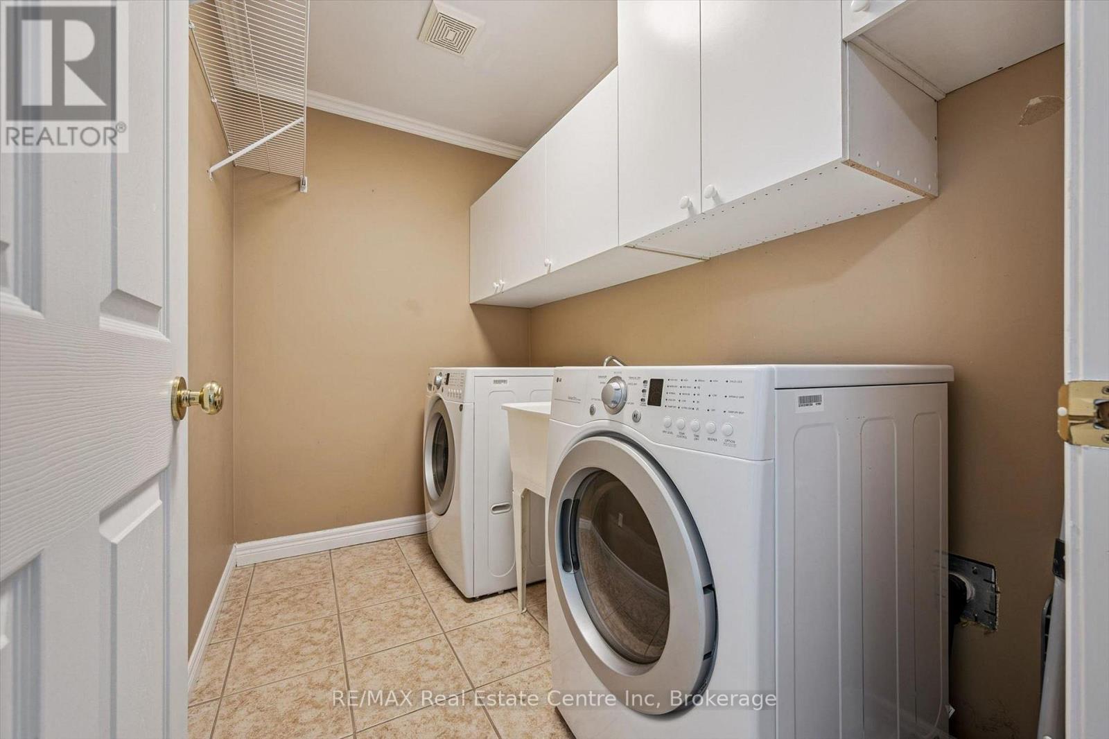 33 Thornton Street, Guelph (Grange Road), Ontario  N1E 7B1 - Photo 13 - X12926078