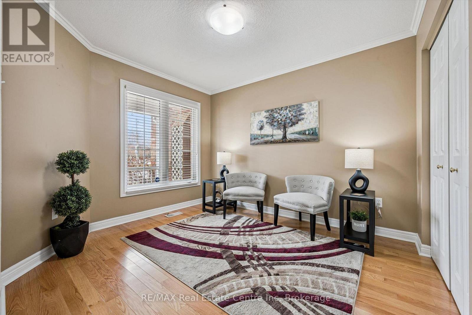 33 Thornton Street, Guelph (Grange Road), Ontario  N1E 7B1 - Photo 3 - X12926078