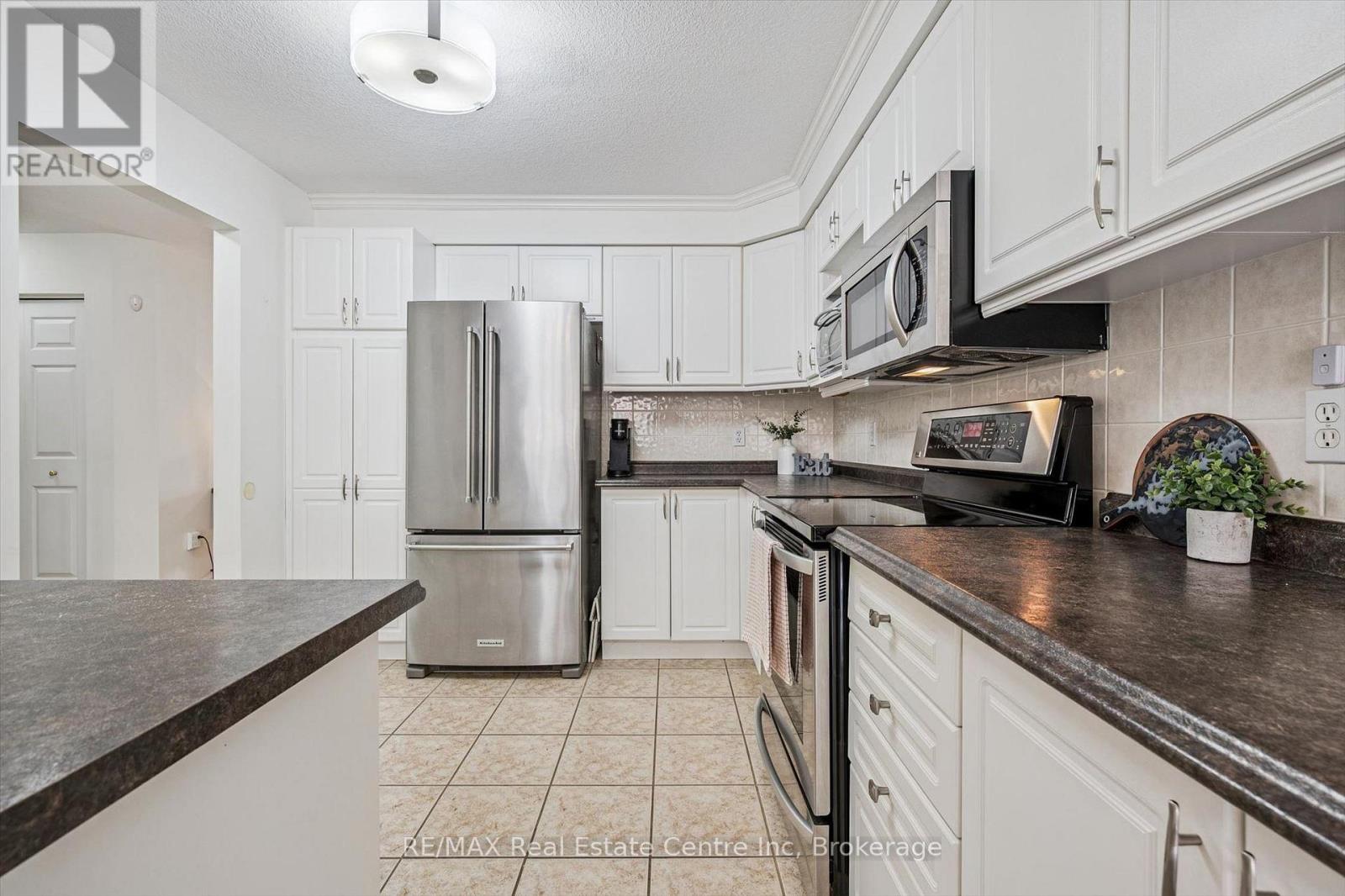 33 Thornton Street, Guelph (Grange Road), Ontario  N1E 7B1 - Photo 5 - X12926078