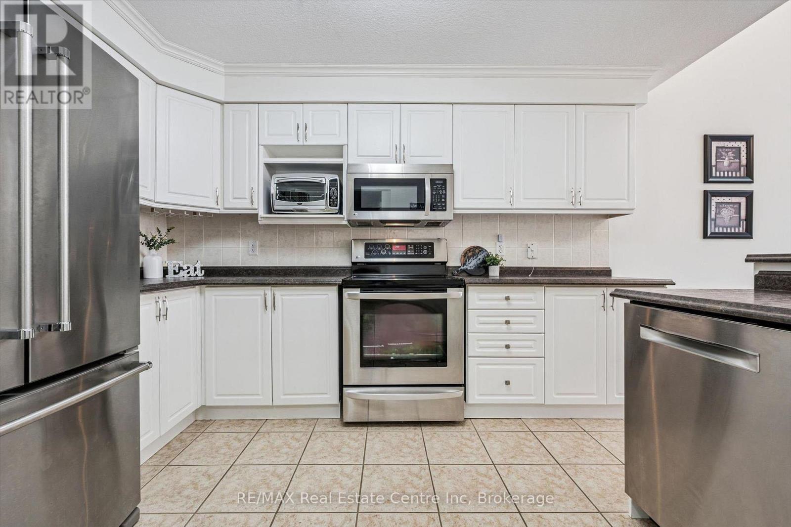 33 Thornton Street, Guelph (Grange Road), Ontario  N1E 7B1 - Photo 6 - X12926078