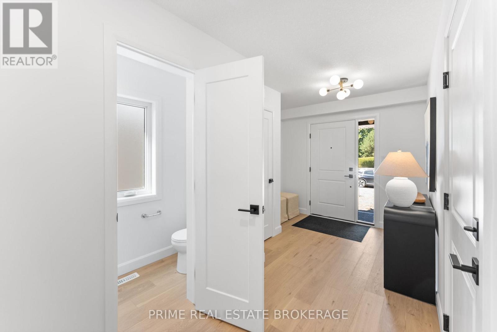 8 - 177 Chestnut Street, Lucan Biddulph, Ontario  N0M 2J0 - Photo 4 - X12926092