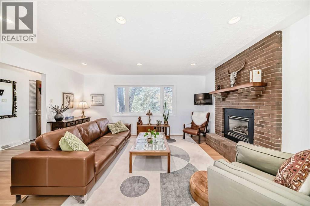 91 Chisholm Crescent NW, Calgary, Alberta  T2L 0Y9 - Photo 2 - A2287319