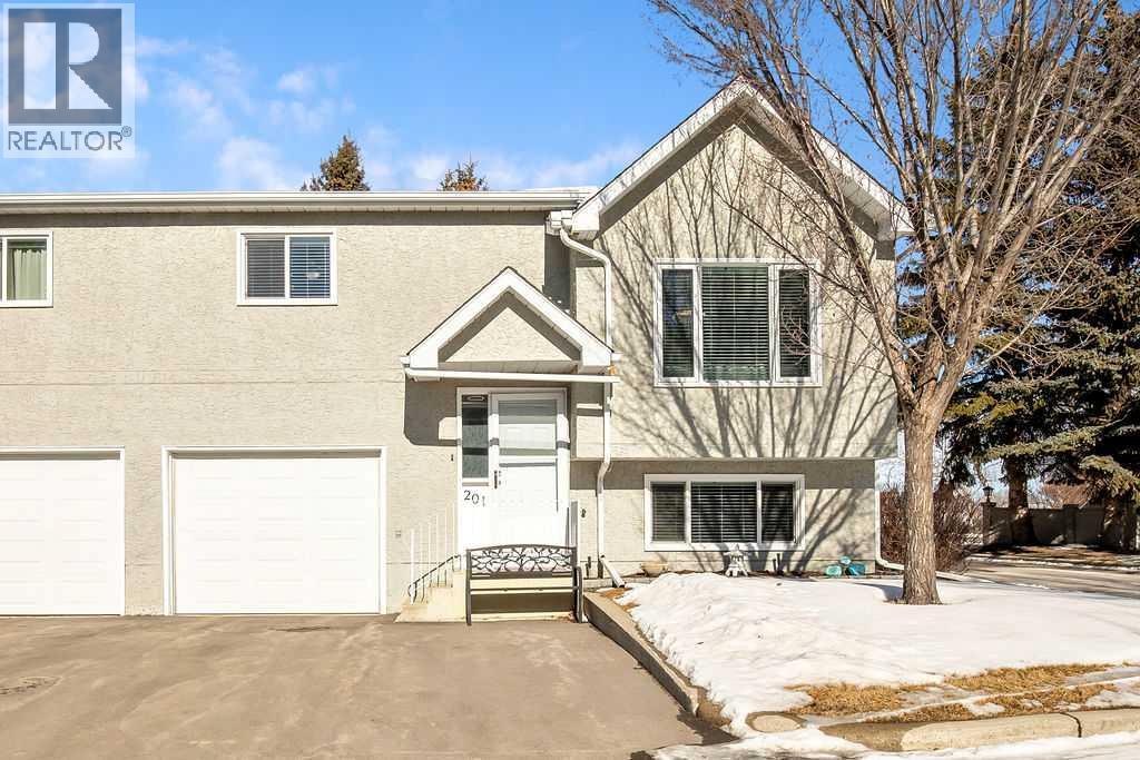 201 Fairway Drive NW, High River, Alberta