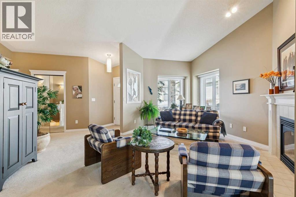 22 Confederation Villas Nw, Calgary, Alberta  T2L 2K9 - Photo 6 - A2295652