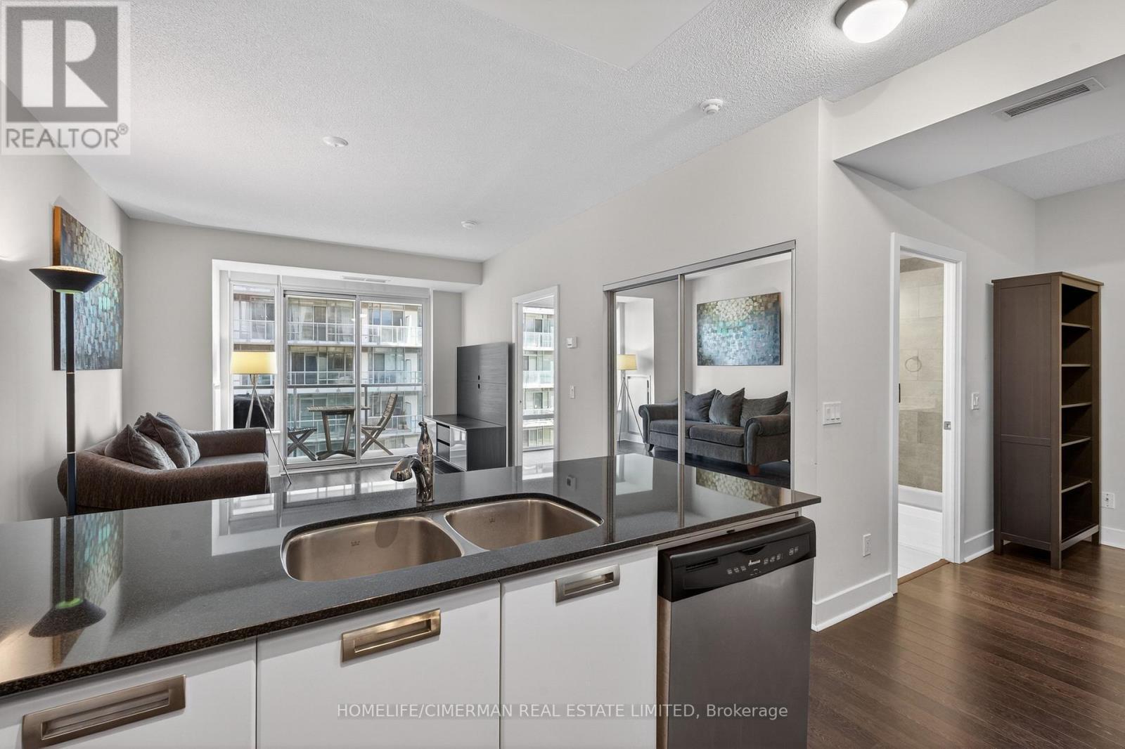 601 - 90 Stadium Road, Toronto, Ontario  M5V 3W5 - Photo 8 - C12925882